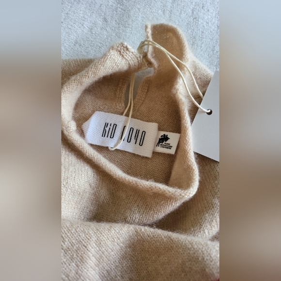 Red and Tan Cashmere Sweater - Picture 7 of 7